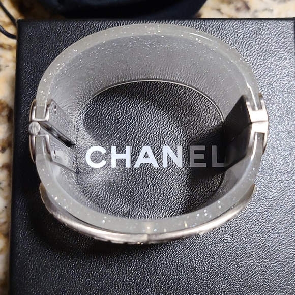 CHANEL Clear Glitter Resin Crystal CC Logo Silver - Picture 12 of 12